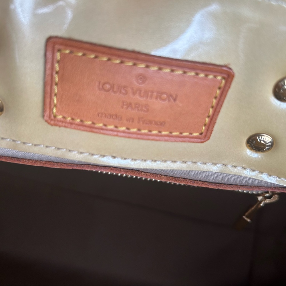 Louis Vuitton Monogram Vernis Reade PM - Picture 10 of 14